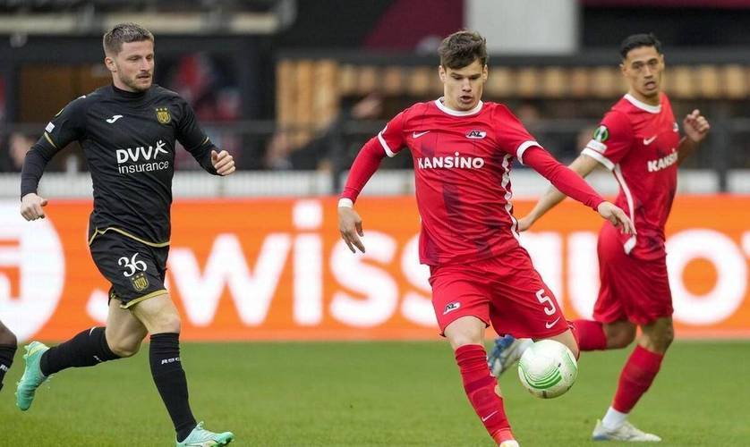 她长期致力 她长期致力