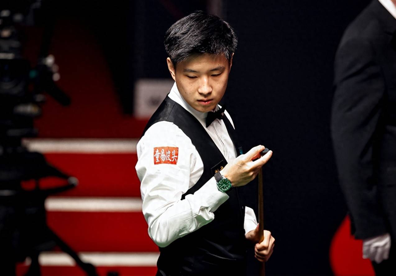 展示了他在 展示了他在